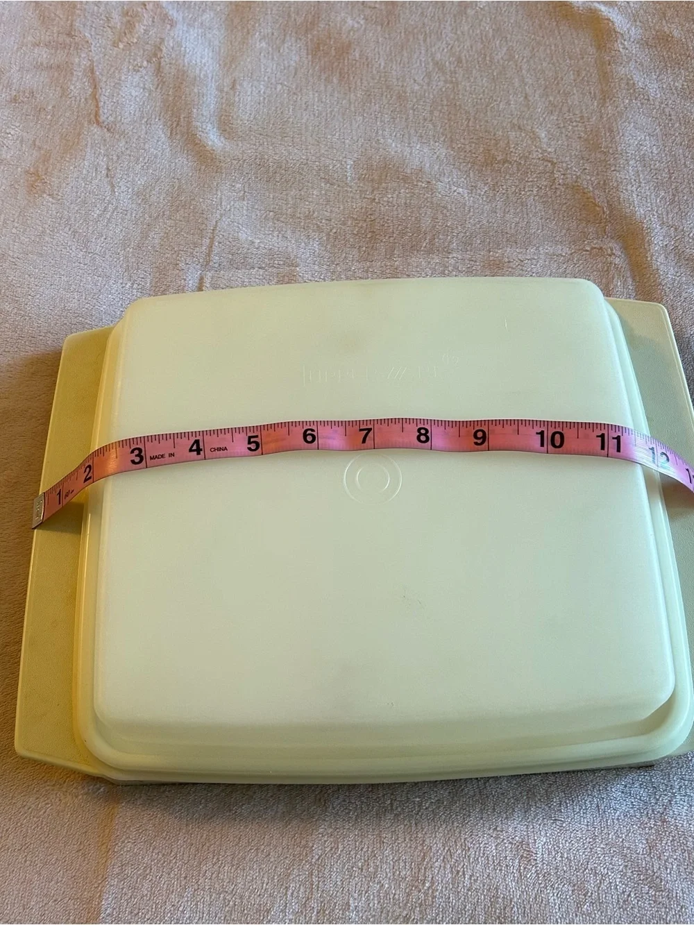 Tupperware vintage deviled egg carrier with snap on lid 723-3 made in USA